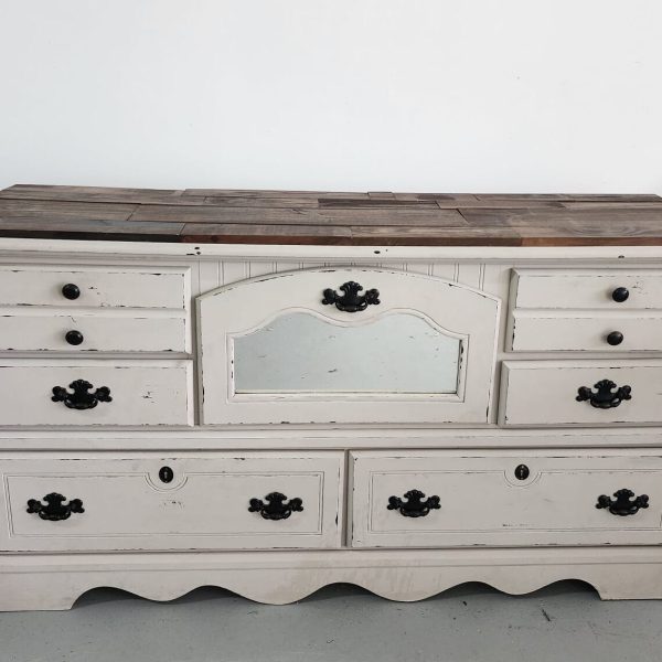 Dresser 1